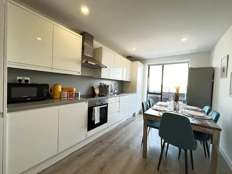 O2 Skyview Penthouse Apartment London