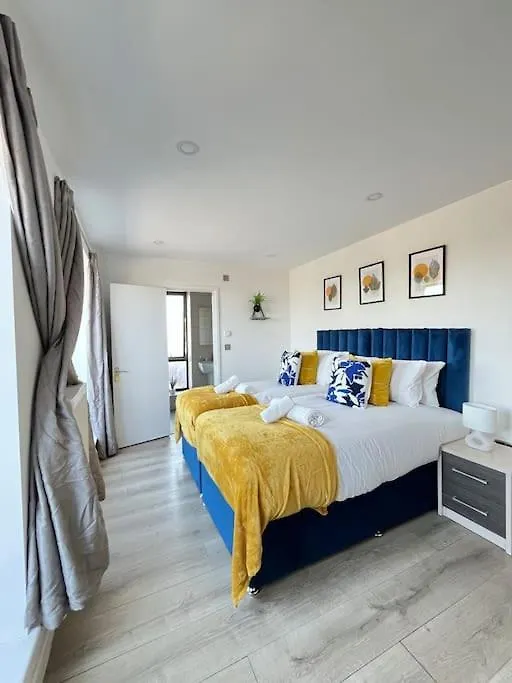 O2 Skyview Penthouse Apartment London