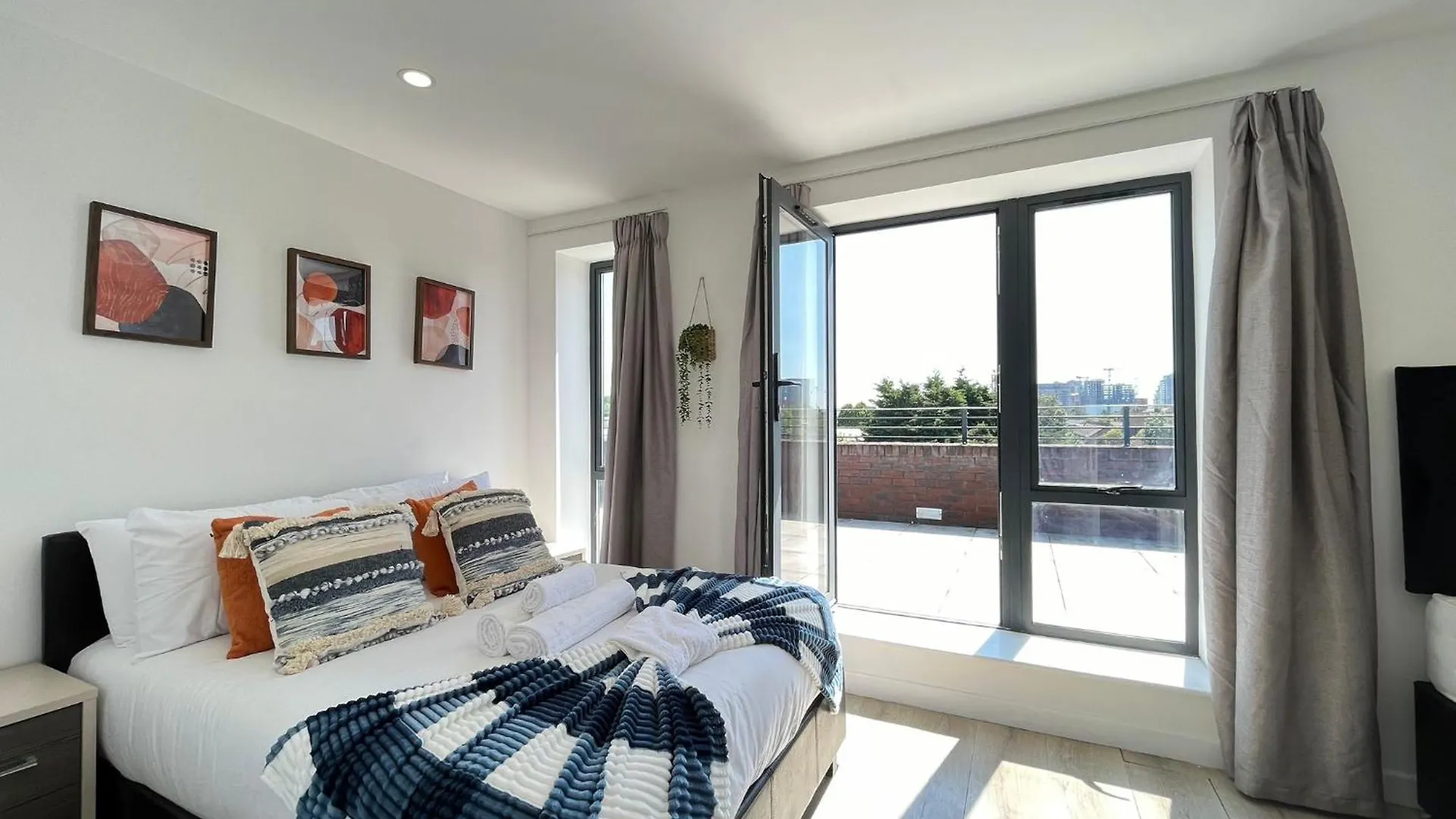 O2 Skyview Penthouse Apartment London