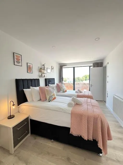 O2 Skyview Penthouse Apartment London