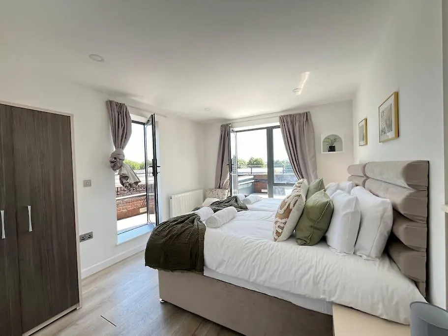 O2 Skyview Penthouse Apartment London